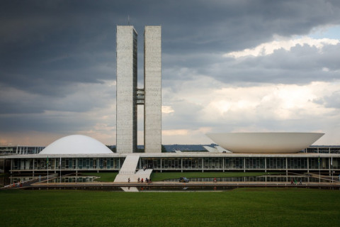 Congresso pede para STF manter derrubada de aumento do IOF Advogados do Legislativo afirmaram que parlamentares corrigiram desvio de finalidade do governo federal