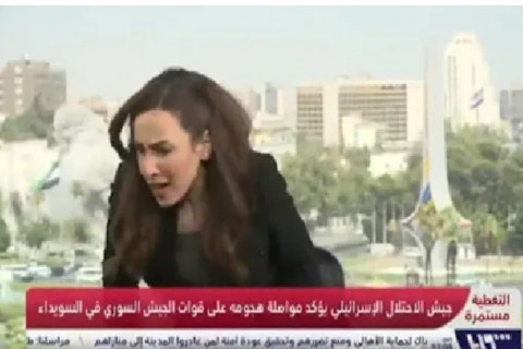 Uma apresentadora de TV do canal Al-Bousala Al-Souriya se assustou nesta quarta-feira (16/7) com o ataque aéreo israelense que atingiu o Complexo do Estado-Maior do Exército Sírio, em Damasco, e deixou pelo menos 18 pessoas feridas.