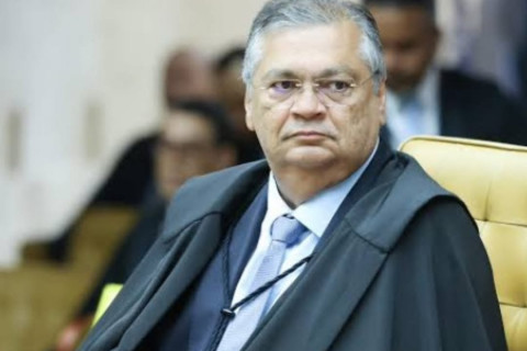Ministro do STF Determina Investigação de R$ 694,7 Milhões em Emendas Pix