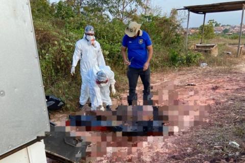 Corpo é encontrado em obra no Bequimão; familiares acreditam ser de moto uber desaparecido Na tarde desta terça-feira (26), motociclistas realizaram manifestação por mais segurança aos moto ubers e pelo desaparecimento de Franklin César.