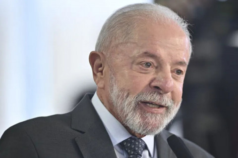 Lula lidera em todos os cenários de primeiro turno, aponta Datafolha Lula lidera com 39% das intenções de voto, enquanto Bolsonaro tem 33% no primeiro turno. A margem de erro é de dois pontos para mais ou para menos. Com o filho do ex-presidente, Eduardo Bolsonaro (PL), Lula marca 39% e o deputado, 20%