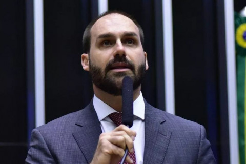 "O Eduardo Bolsonaro acabou. Ninguém no PL o quer candidato a presidente", diz dirigente do partido Deputado atuou nos bastidores do tarifaço de 50% imposto pelos Estados Unidos a todas as importações que vierem do Brasil