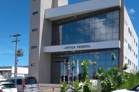 Ex-prefeito da cidade de Santa Luzia e empresa são condenados por desvio de verbas habitacionais A sentença determina o ressarcimento de R$ 573 mil aos cofres públicos, valor referente a execução de um contrato firmado entre o município e o Ministério das Cidades, por meio da Caixa, em 2007.