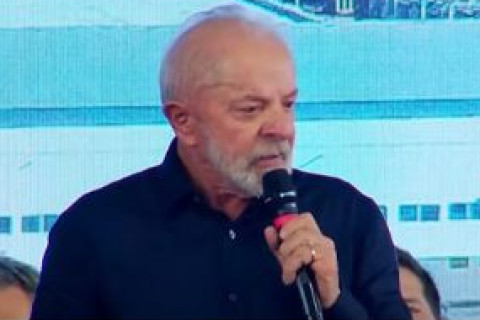 Lula diz que não vai ficar chorando pelos EUA e vai procurar outros países Segundo o presidente, o Brasil pode tentar vender os produtos "para a China, para a Índia, para a Rússia, para qualquer lugar"