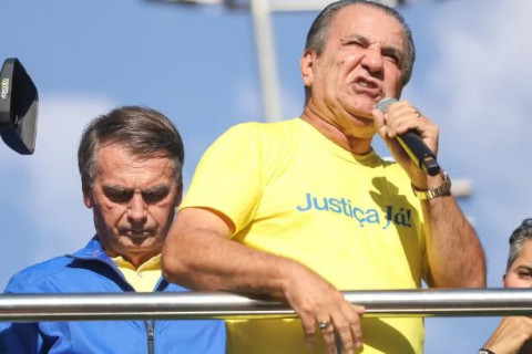 Silas Malafaia tenta obter lucro de vídeos com áudios de conversas com Bolsonaro Pastor da Assembleia de Deus Vitória em Cristo reivindica direitos autorais sobre conteúdos divulgados em inquérito do STF