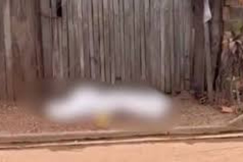 Homem é assassinado com sete facadas em Imperatriz Segundo a perícia a vítima, identificada como Laércio, Lima, de 44 anos, foi esfaqueada sete vezes, com seis lesões nas costas e uma no peito.