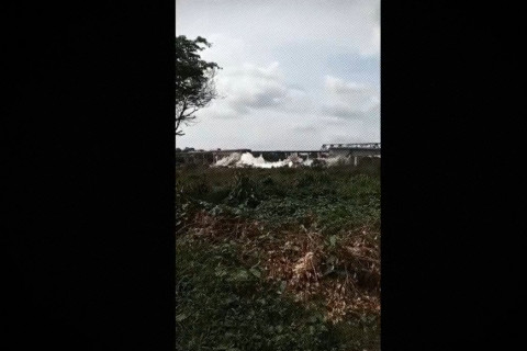 Fantástico mostra laudo da PF sobre a queda da ponte Juscelino Kubitschek, entre Maranhão e Tocantins Perícia durou mais de sete meses. Laudo aponta que a queda foi provocada pela deformação do vão central, causada pelo excesso de peso dos veículos.