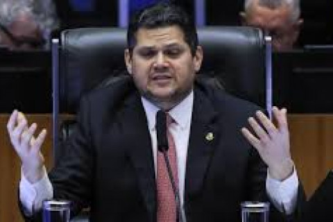 STF vê anistia como inconstitucional, e Alcolumbre vai propor texto alternativo no Senado Davi Alcolumbre entende que caso o projeto da anistia seja aprovado, o próprio STF vai se mobilizar para derrubar a legislação.