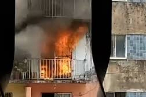Apartamento pega fogo no bairro Bequimão, em São Luís; cão morre devido ao calor das chamas O incêndio aconteceu na manhã desta quarta-feira (27), no Condomínio Atlântico. Imagens que circulam nas redes sociais mostram as chamas tomando conta do local.
