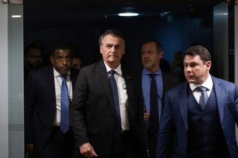 O que criminalistas dizem sobre decisão de Moraes contra Bolsonaro