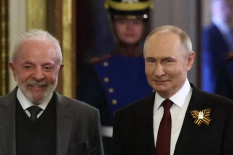 Lula sobre Putin: 'Ele agradeceu nosso empenho e interesse por paz entre Rússia e Ucrânia' De acordo com o presidente brasileiro, ele enfatizou que o Brasil sempre apoiou o diálogo e a busca de uma solução pacífica para o conflito.