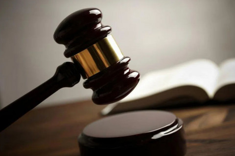Homem é condenado a mais de dois anos de reclusão por matar filhote de gato no interior do MA O crime foi praticado em setembro de 2024, quando Edilson Simão Macedo arremessou o filhote de um gato, por duas vezes, contra escombros em uma obra, levando à morte do felino.